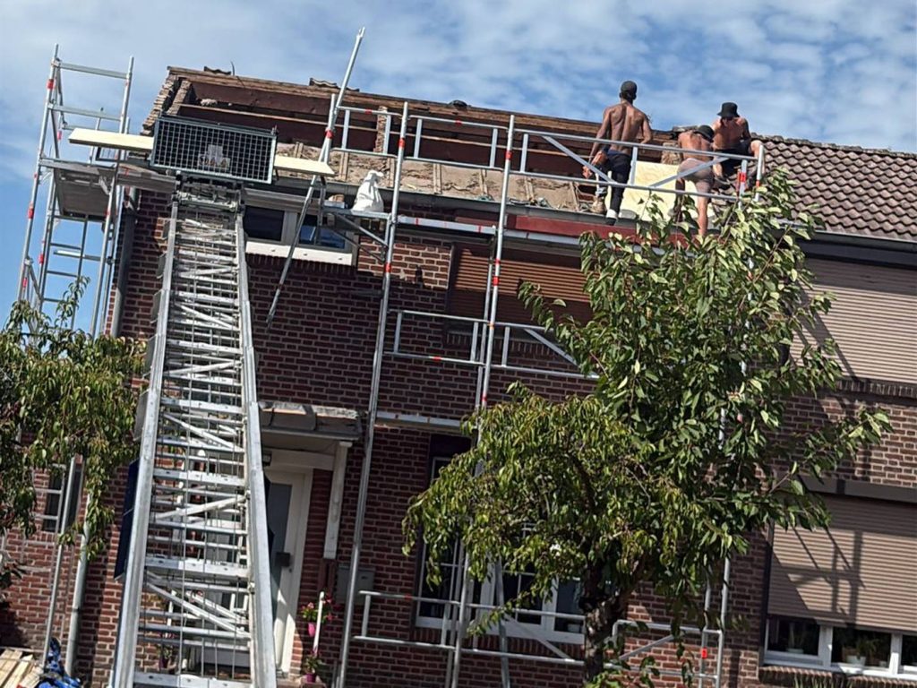 Tiled roof renovation in Nijmegen by Dakdekker Specialist Nijmegen